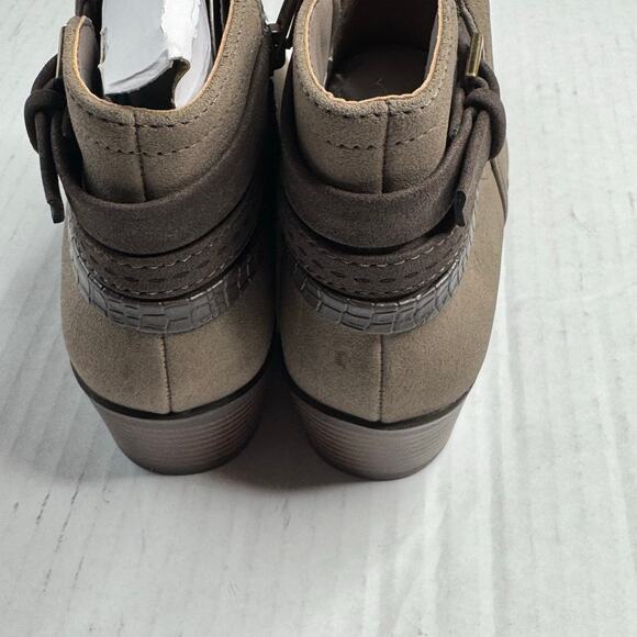 Market and Spruce Sylvie Strappy Ankle Boot in Olive Green NEW Size 6 - Picture 7 of 9